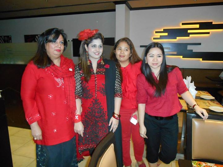 Theme day-ladies in Red